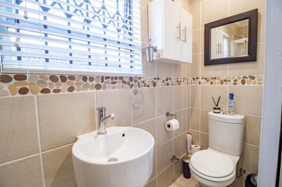 4 Bedroom Property for Sale in Rondebosch East Western Cape